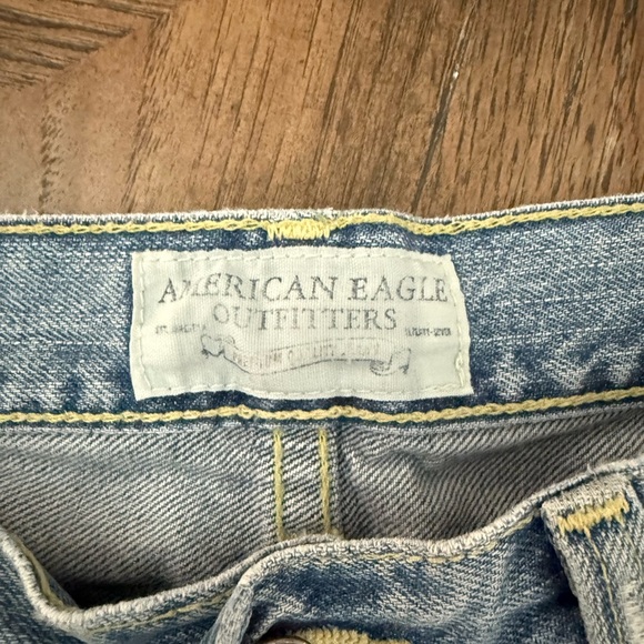 American Eagle Outfitters Blue Jean Shorts Distressed Cut-Offs Size 30/32 - Picture 5 of 6